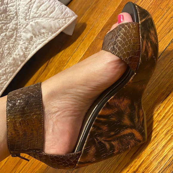 ISOLA wedge platform sandal, Sz 6.5, Bronze - Picture 6 of 10